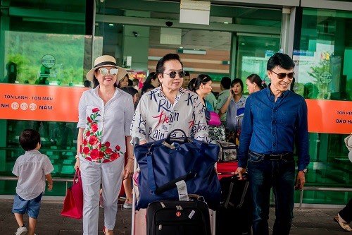 RETURNING TO VIETNAM ELVIS PHUONG AND TUAN NGOC 