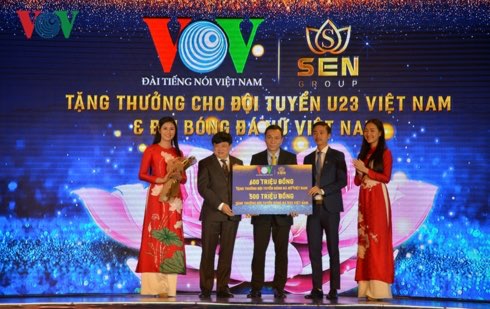 VOV AND SEN GROUP REWARD 600 MILLION VND TO THE VIETNAM WOMEN'S FOOTBALL TEAM